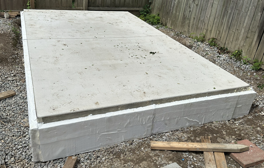 Slab edge insulation and mesh